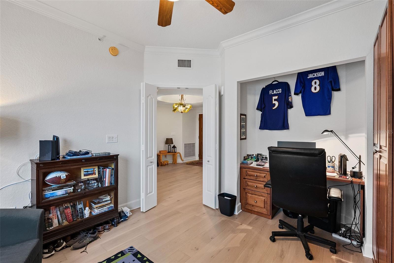 Image 31 of 50 For 100 Beach Drive Ne 1501