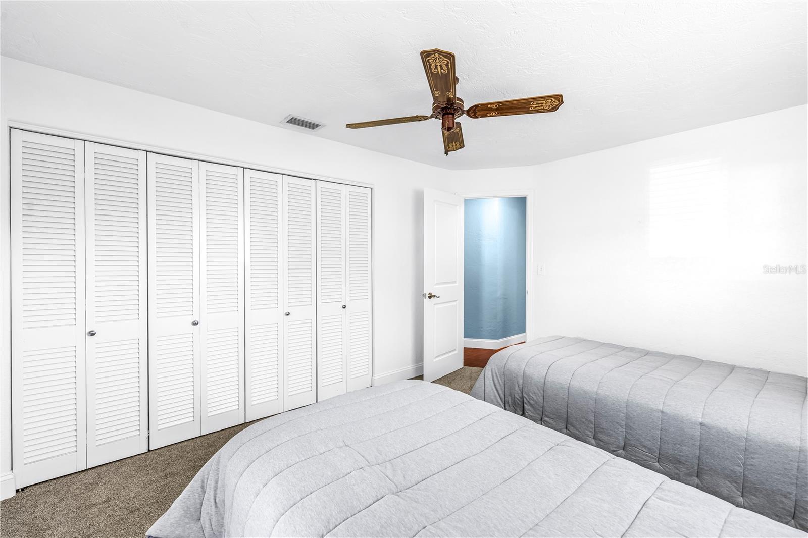 Image 26 of 37 For 1964 Massachusetts Avenue Ne