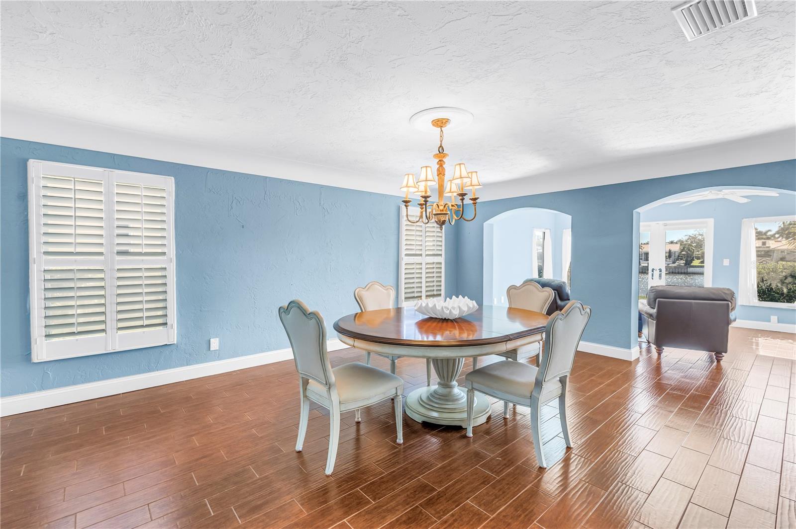 Image 6 of 37 For 1964 Massachusetts Avenue Ne