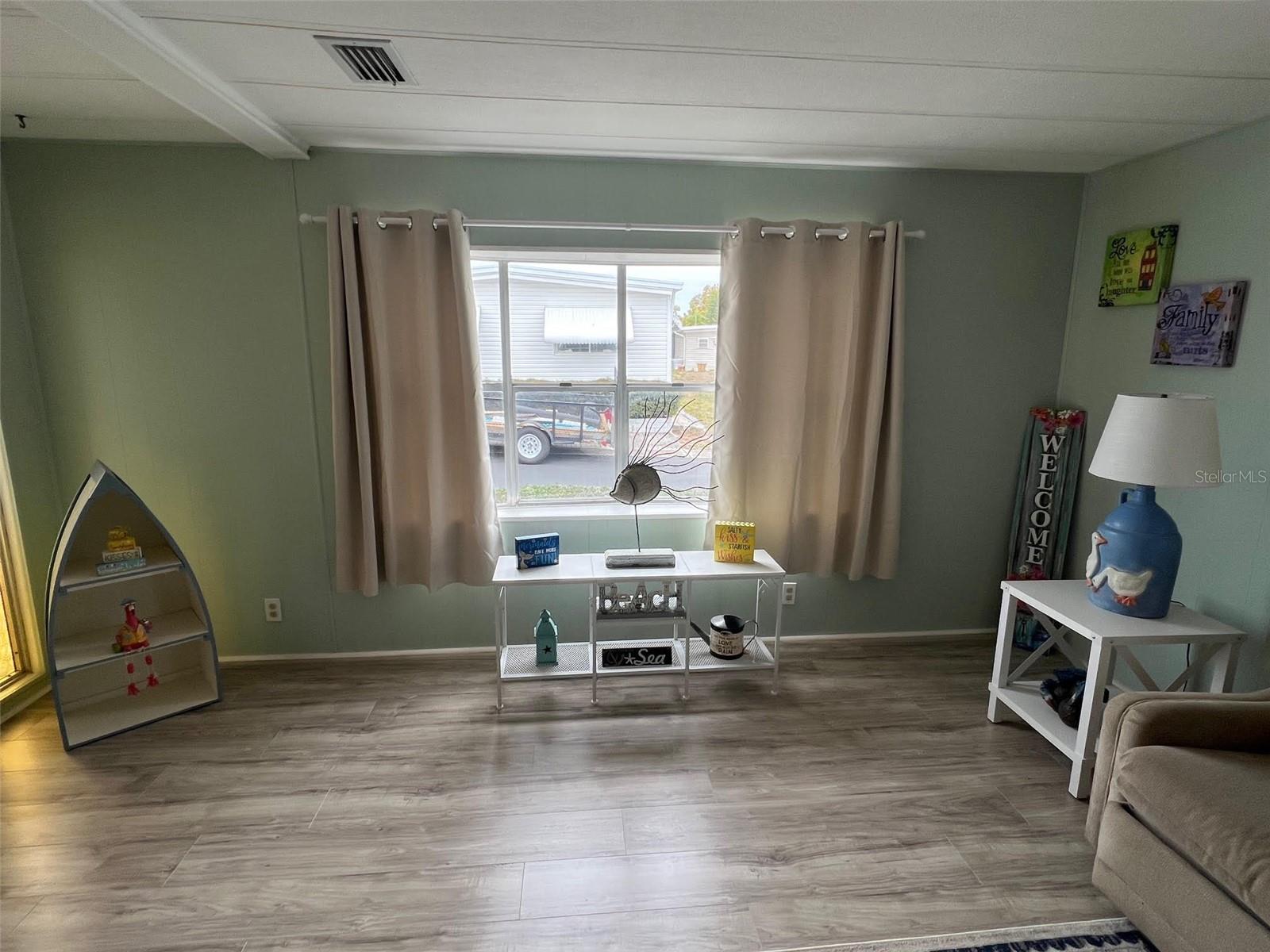 Listing photo id 9 for 519 Needle Palm Street