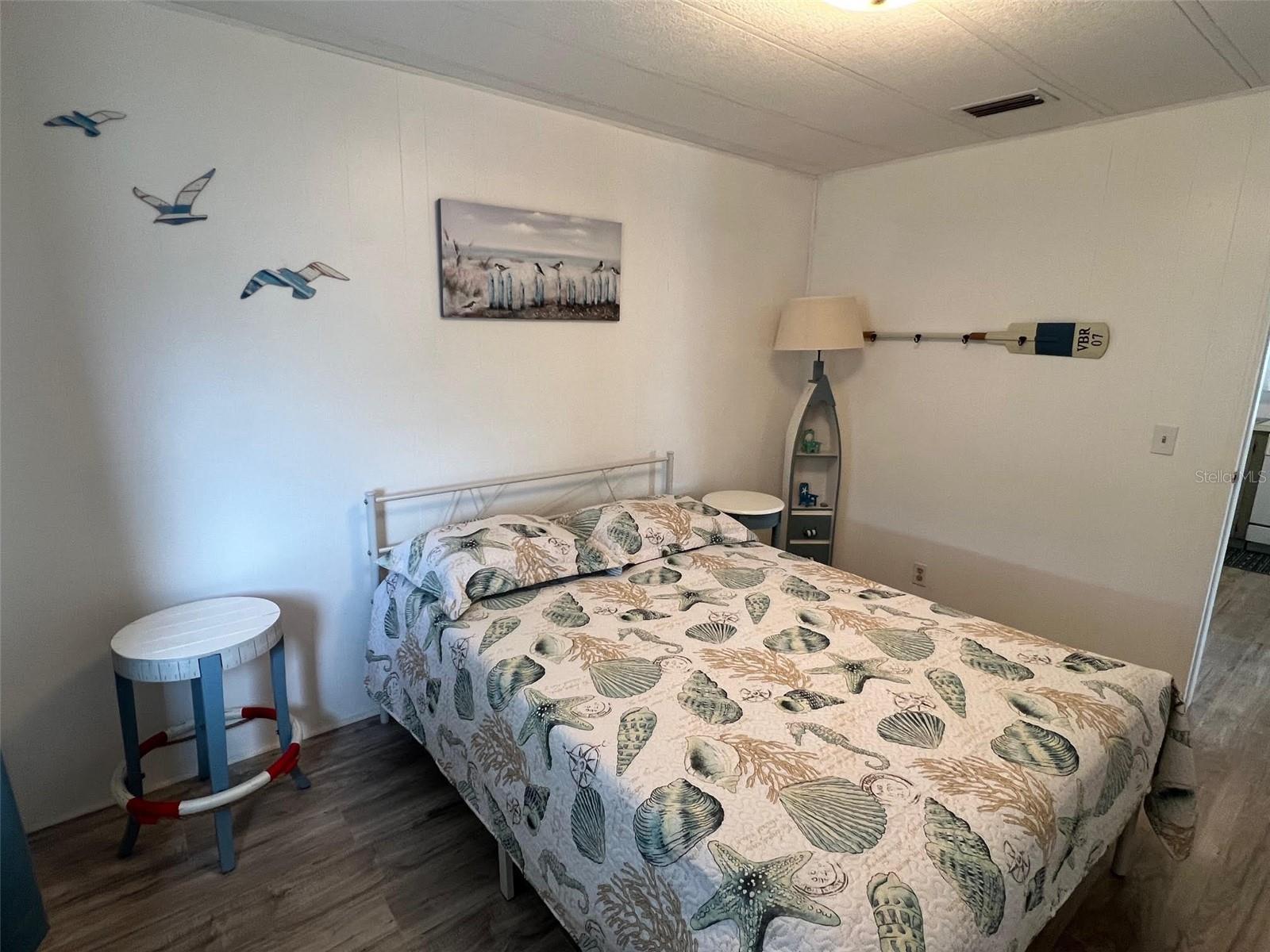 Listing photo id 11 for 519 Needle Palm Street