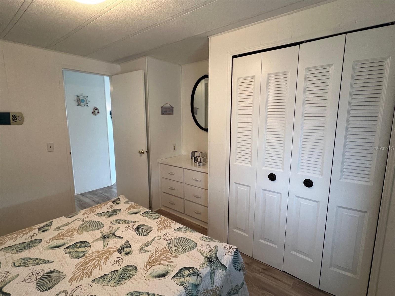 Listing photo id 12 for 519 Needle Palm Street