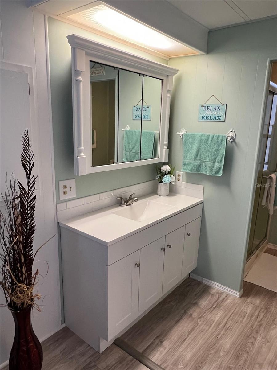 Listing photo id 20 for 519 Needle Palm Street