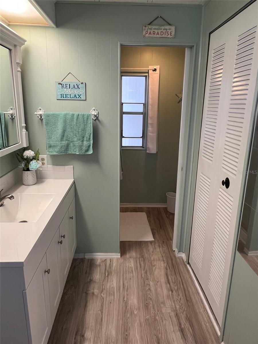 Listing photo id 22 for 519 Needle Palm Street