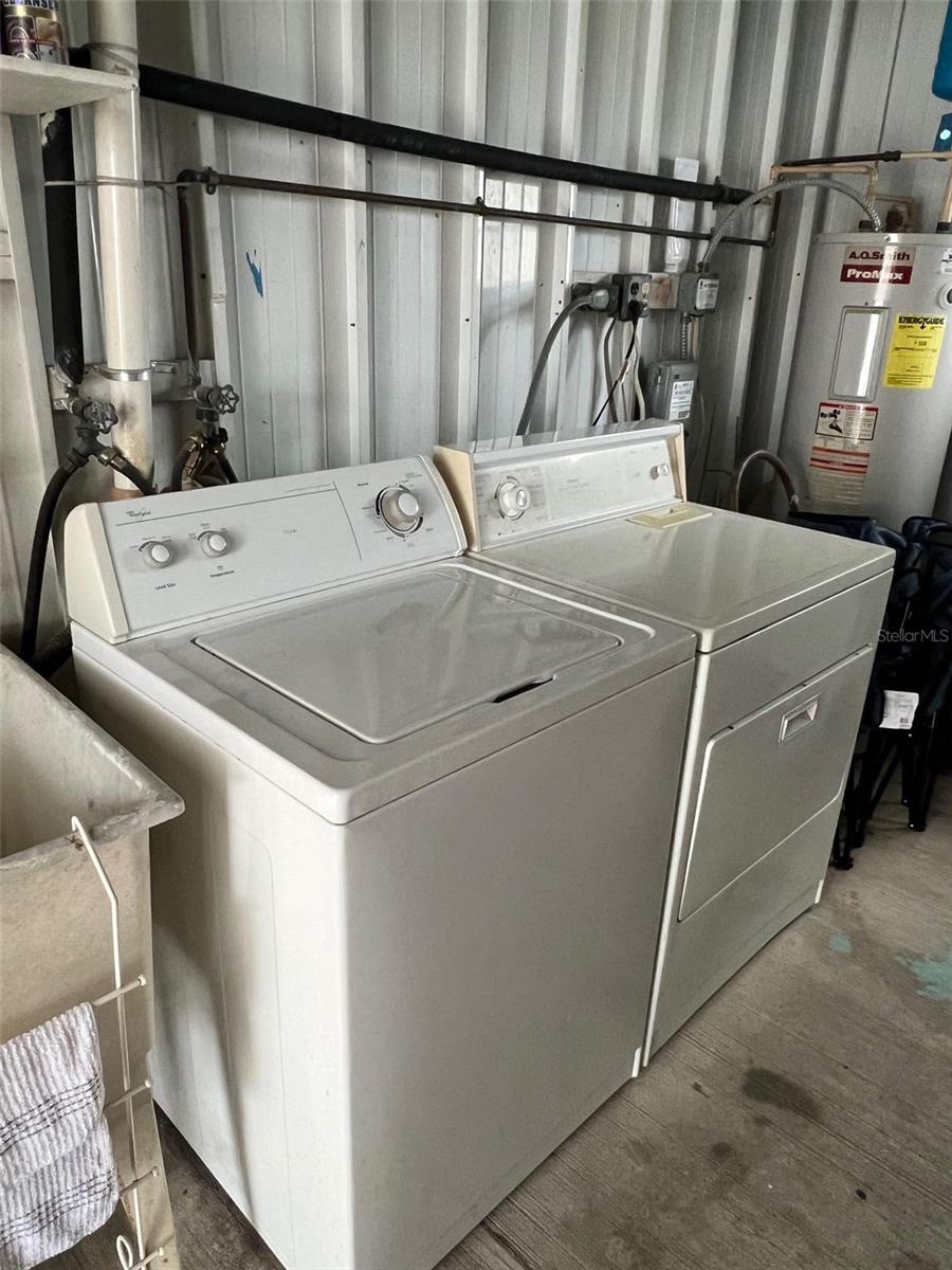 Listing photo id 25 for 519 Needle Palm Street