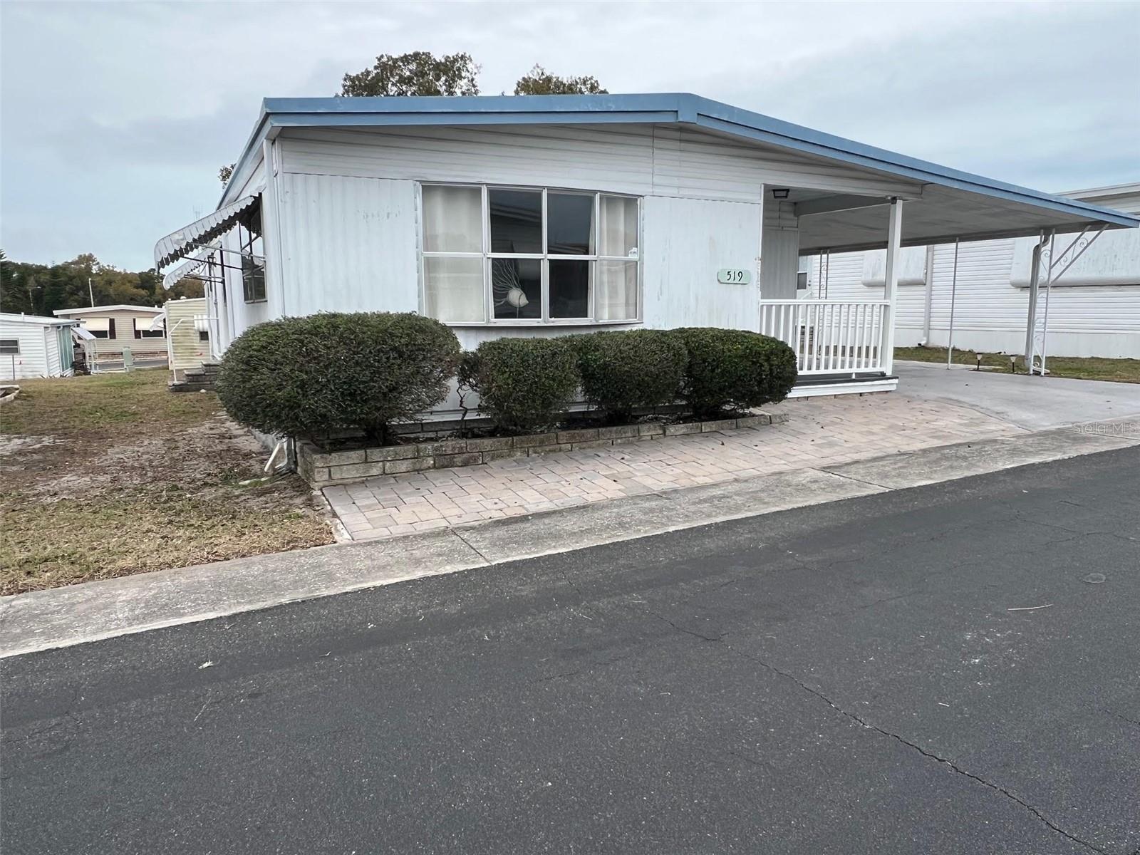 Listing photo id 1 for 519 Needle Palm Street