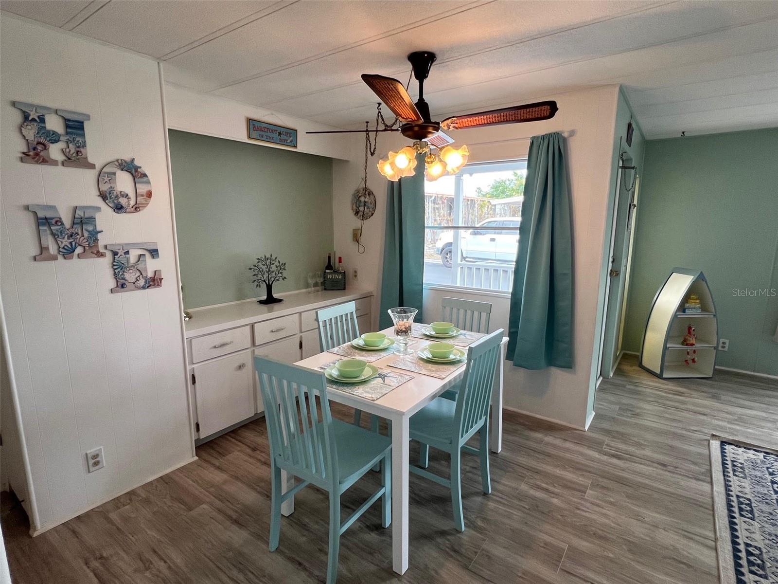 Listing photo id 4 for 519 Needle Palm Street