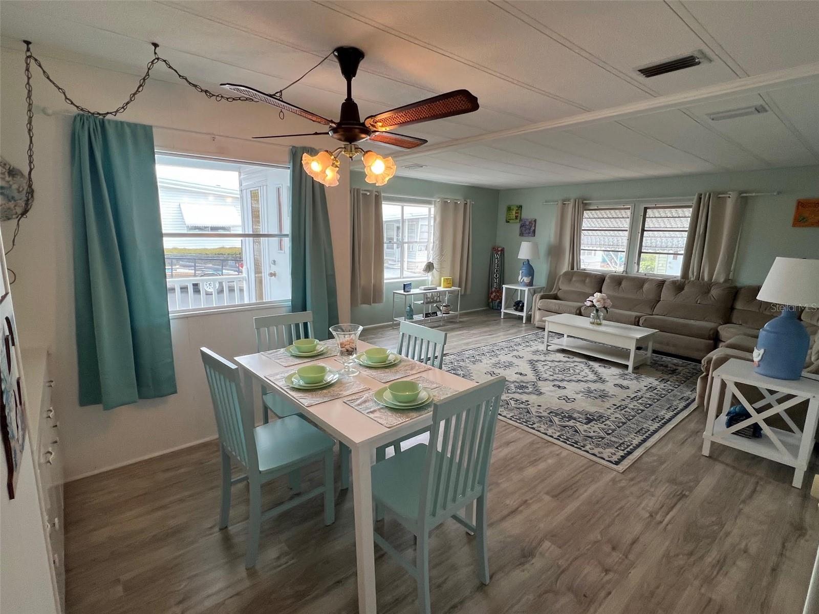 Listing photo id 6 for 519 Needle Palm Street