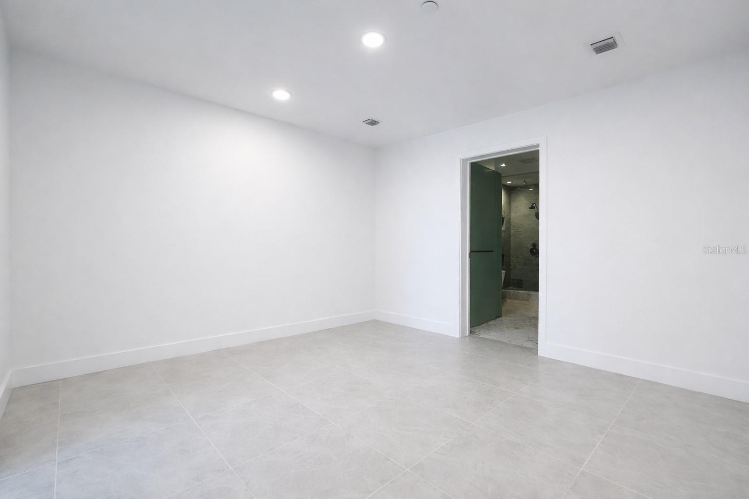 Image 15 of 56 For 3015 Ysabella Avenue 1003