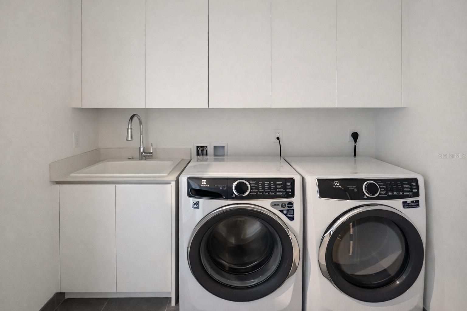 Image 24 of 56 For 3015 Ysabella Avenue 1003