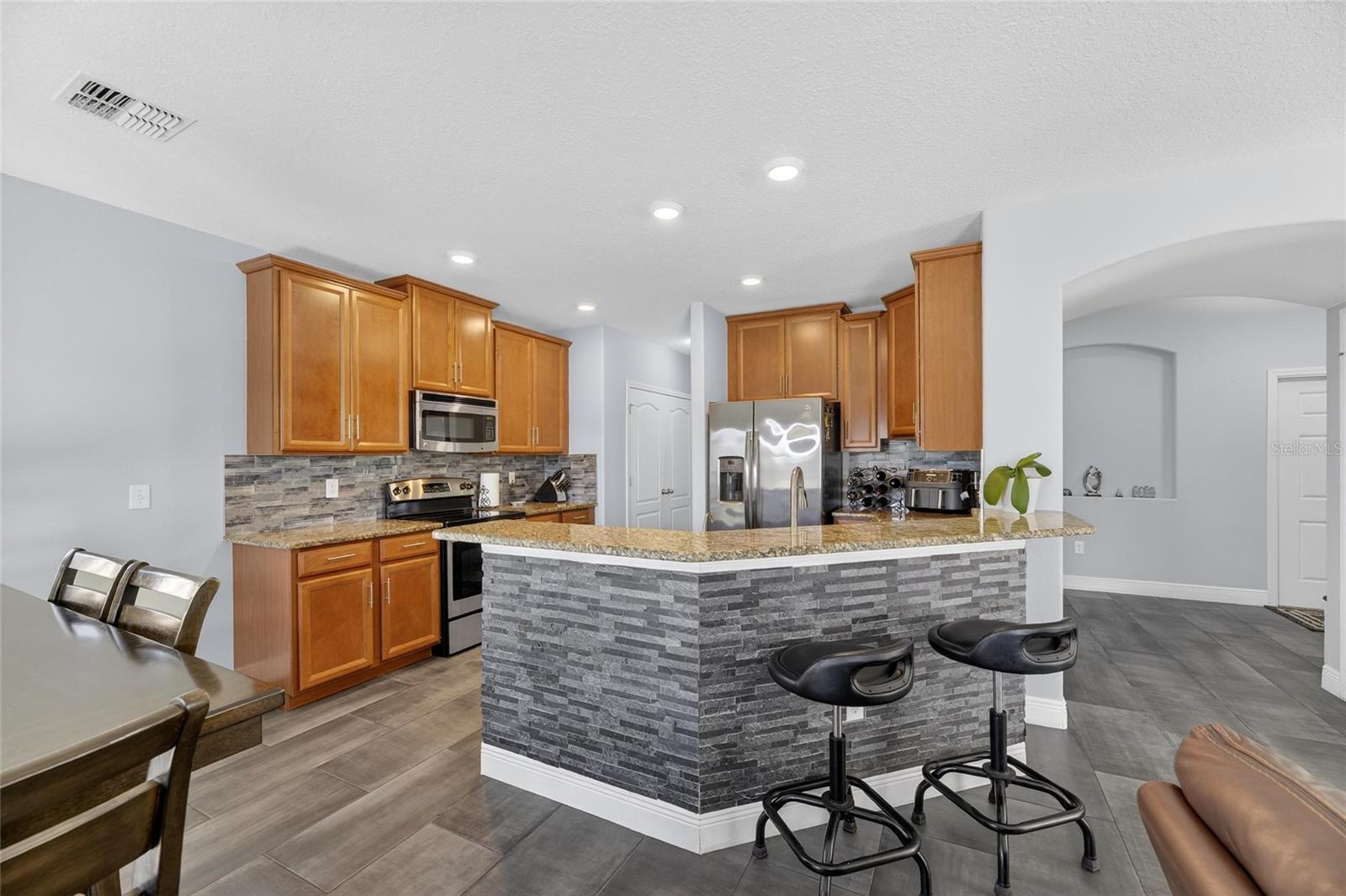 Image 11 of 69 For 1504 Trailwater Street