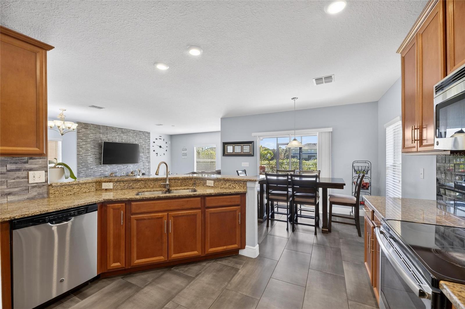 Image 15 of 69 For 1504 Trailwater Street