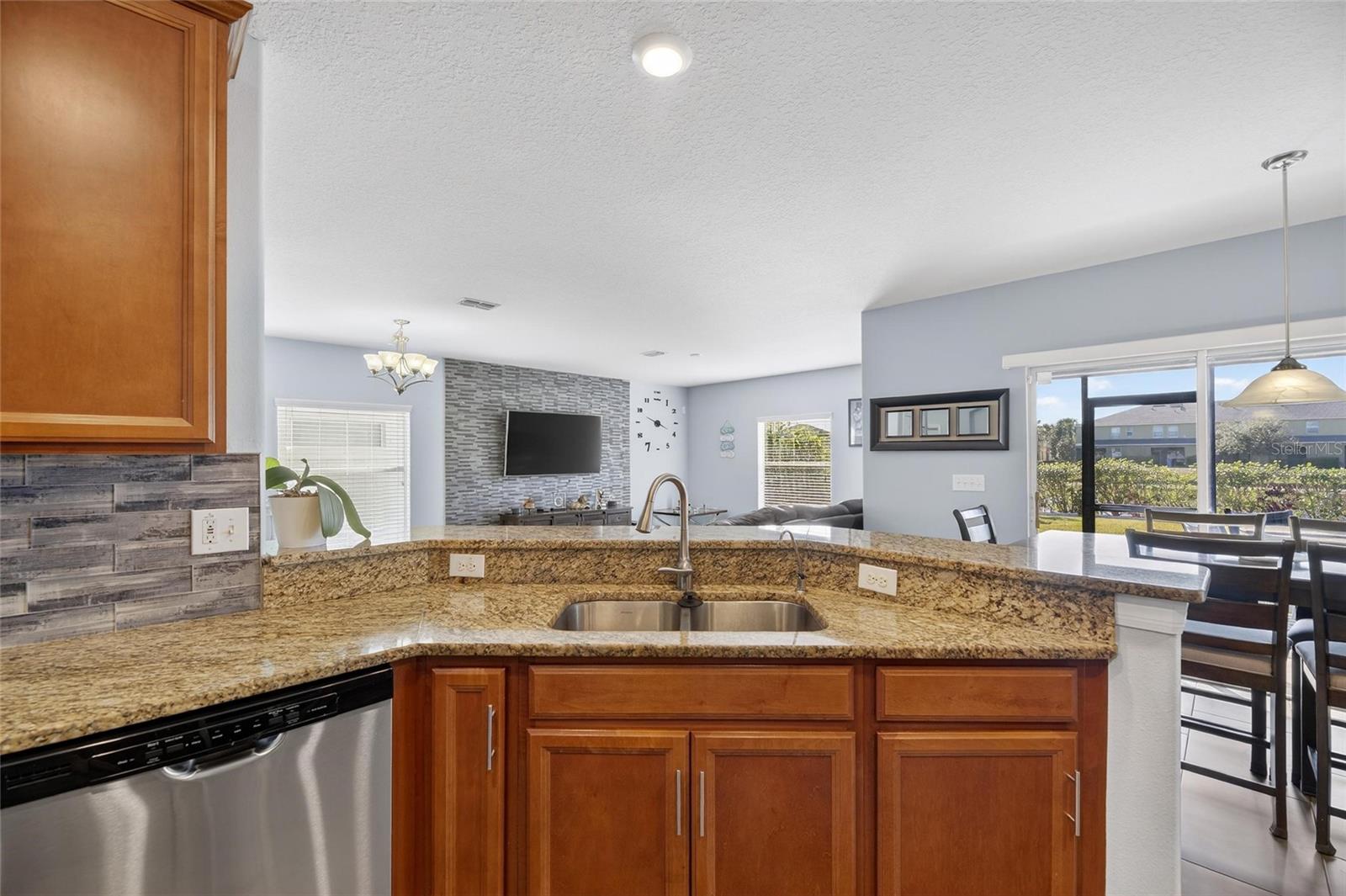 Image 17 of 69 For 1504 Trailwater Street