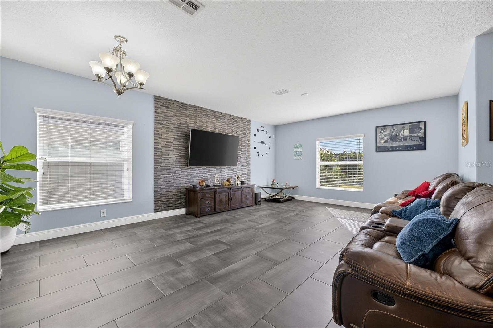 Image 6 of 69 For 1504 Trailwater Street