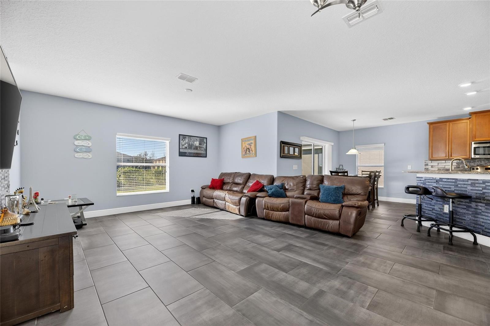 Image 9 of 69 For 1504 Trailwater Street