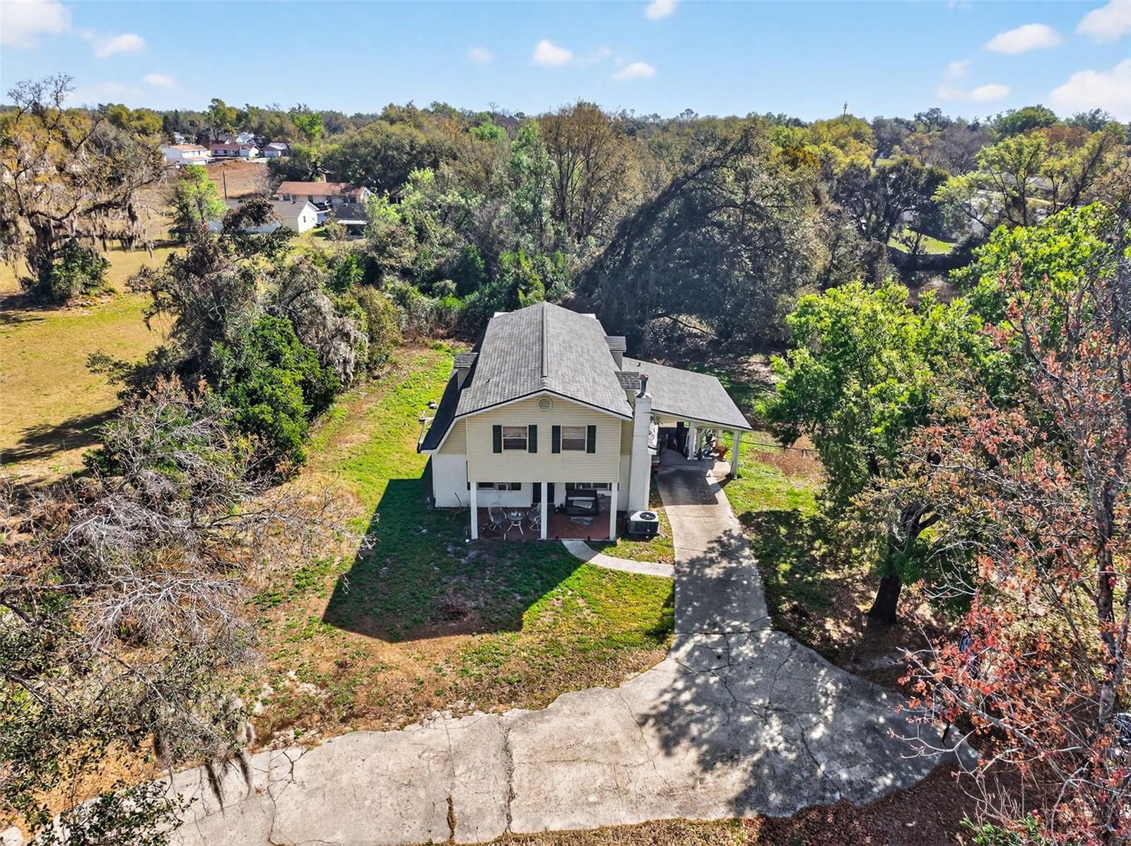 Listing photo id 12 for 902 Two Houses Lane