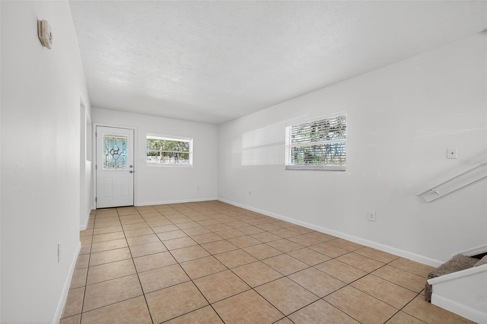 Listing photo id 3 for 902 Two Houses Lane