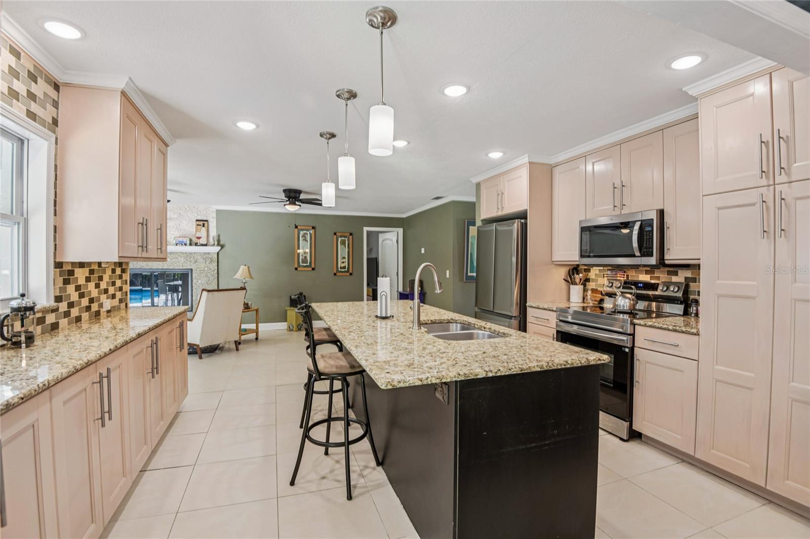 Listing photo id 8 for 804 Robin Avenue