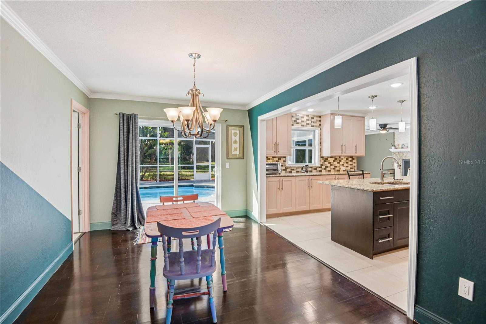 Listing photo id 14 for 804 Robin Avenue