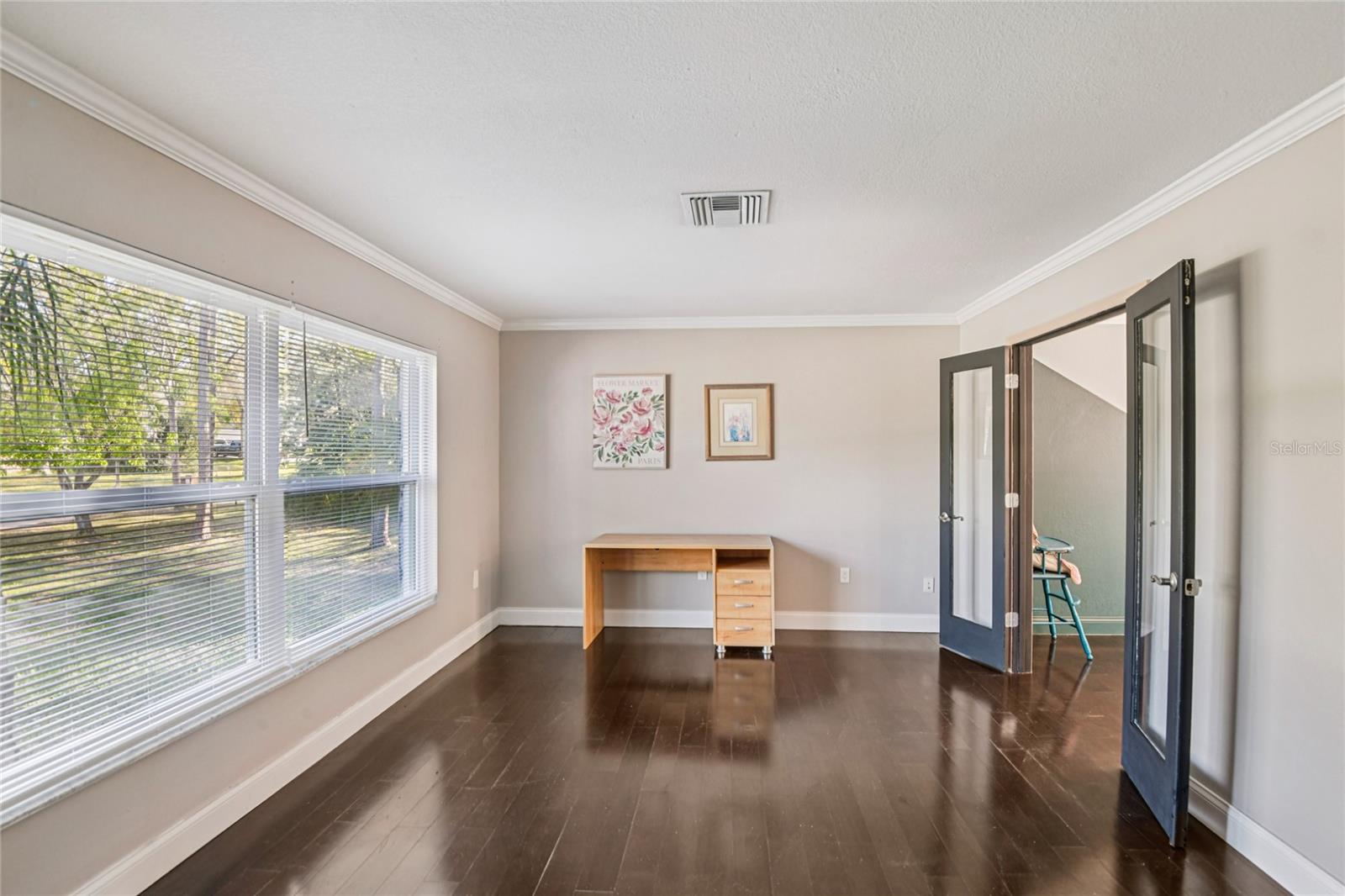 Listing photo id 16 for 804 Robin Avenue