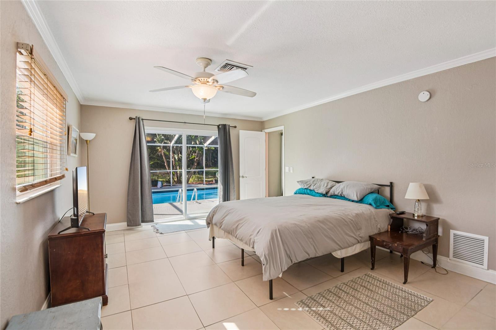 Listing photo id 19 for 804 Robin Avenue