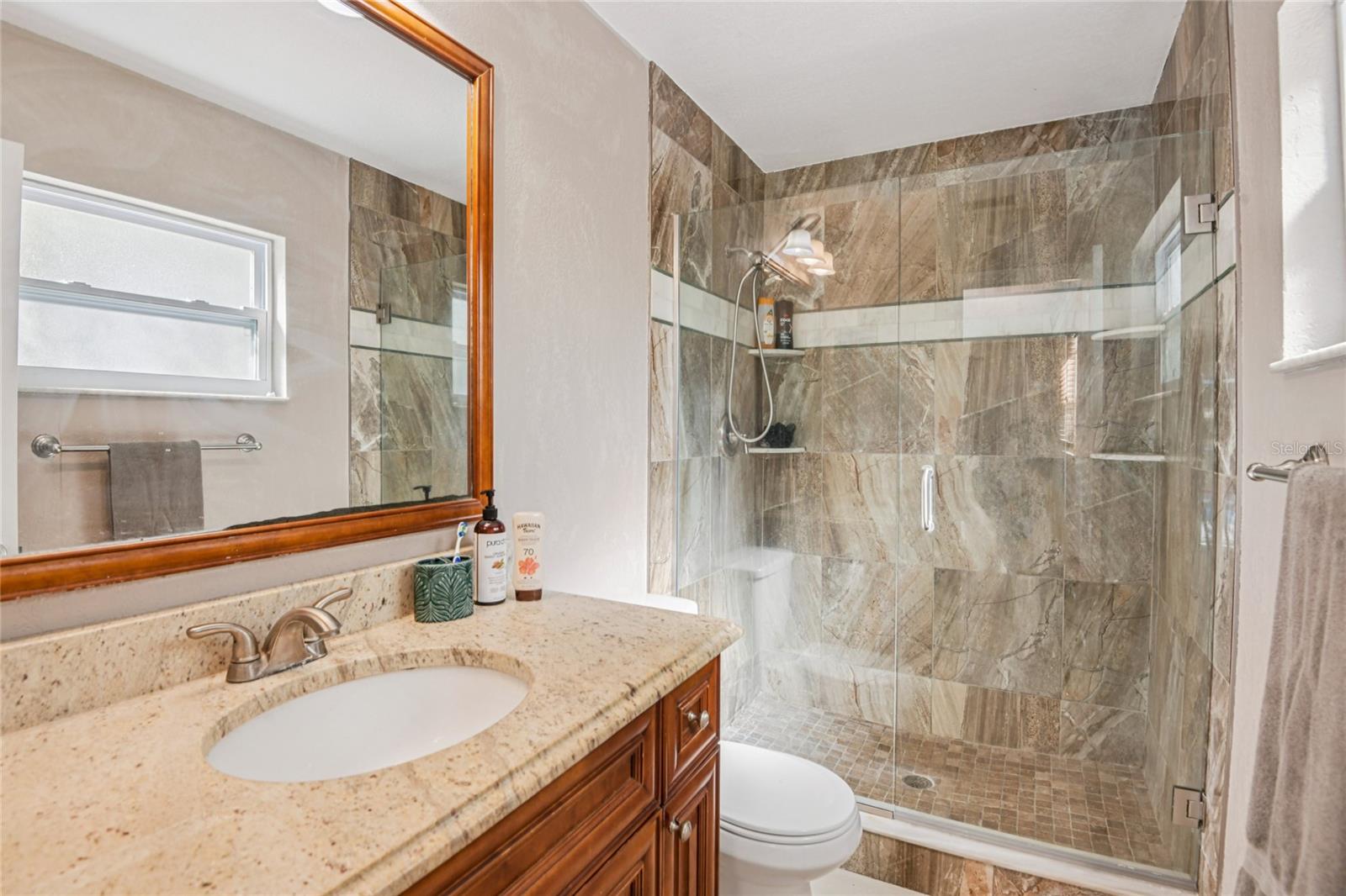 Listing photo id 22 for 804 Robin Avenue