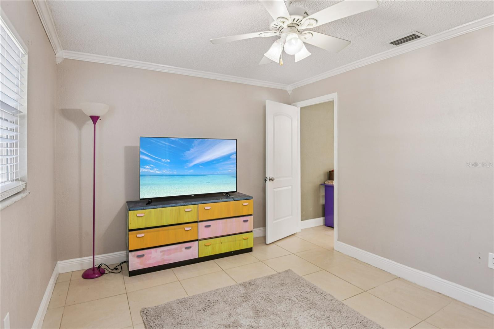 Listing photo id 24 for 804 Robin Avenue