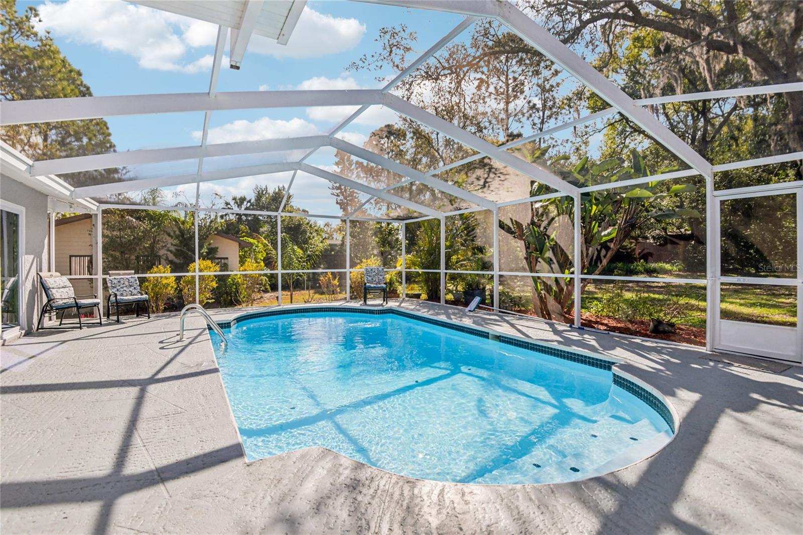 Listing photo id 31 for 804 Robin Avenue