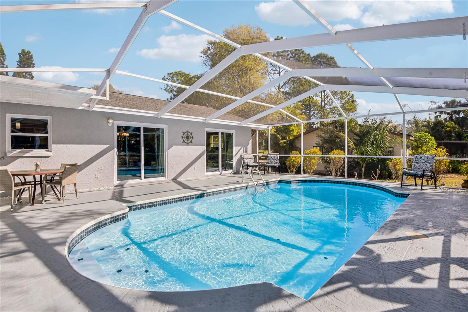 Listing photo id 32 for 804 Robin Avenue