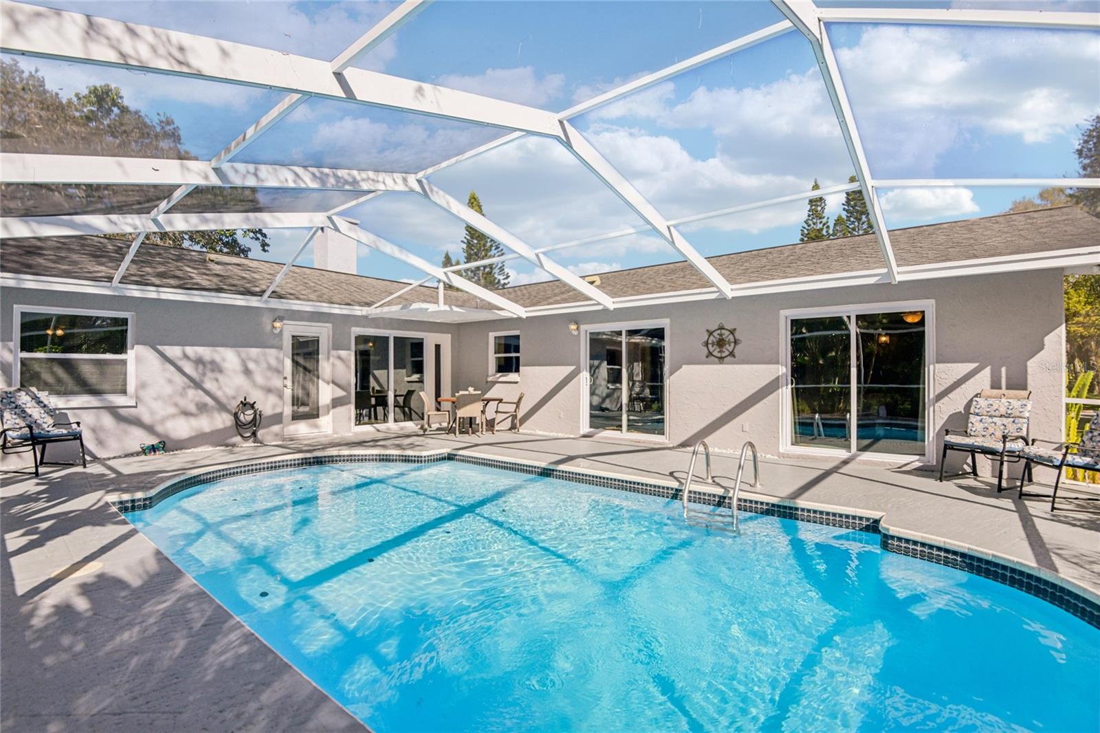 Listing photo id 33 for 804 Robin Avenue