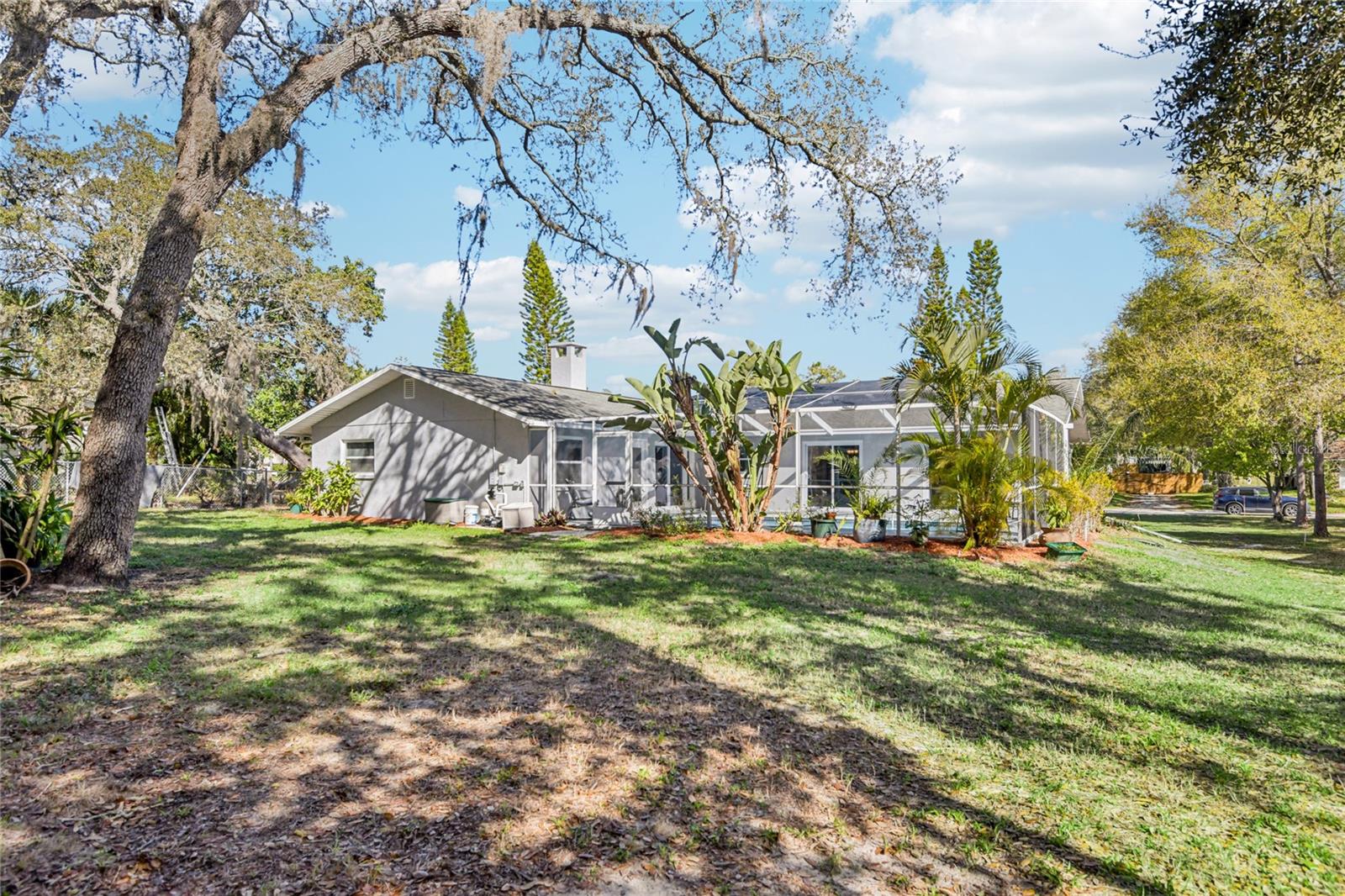 Listing photo id 36 for 804 Robin Avenue