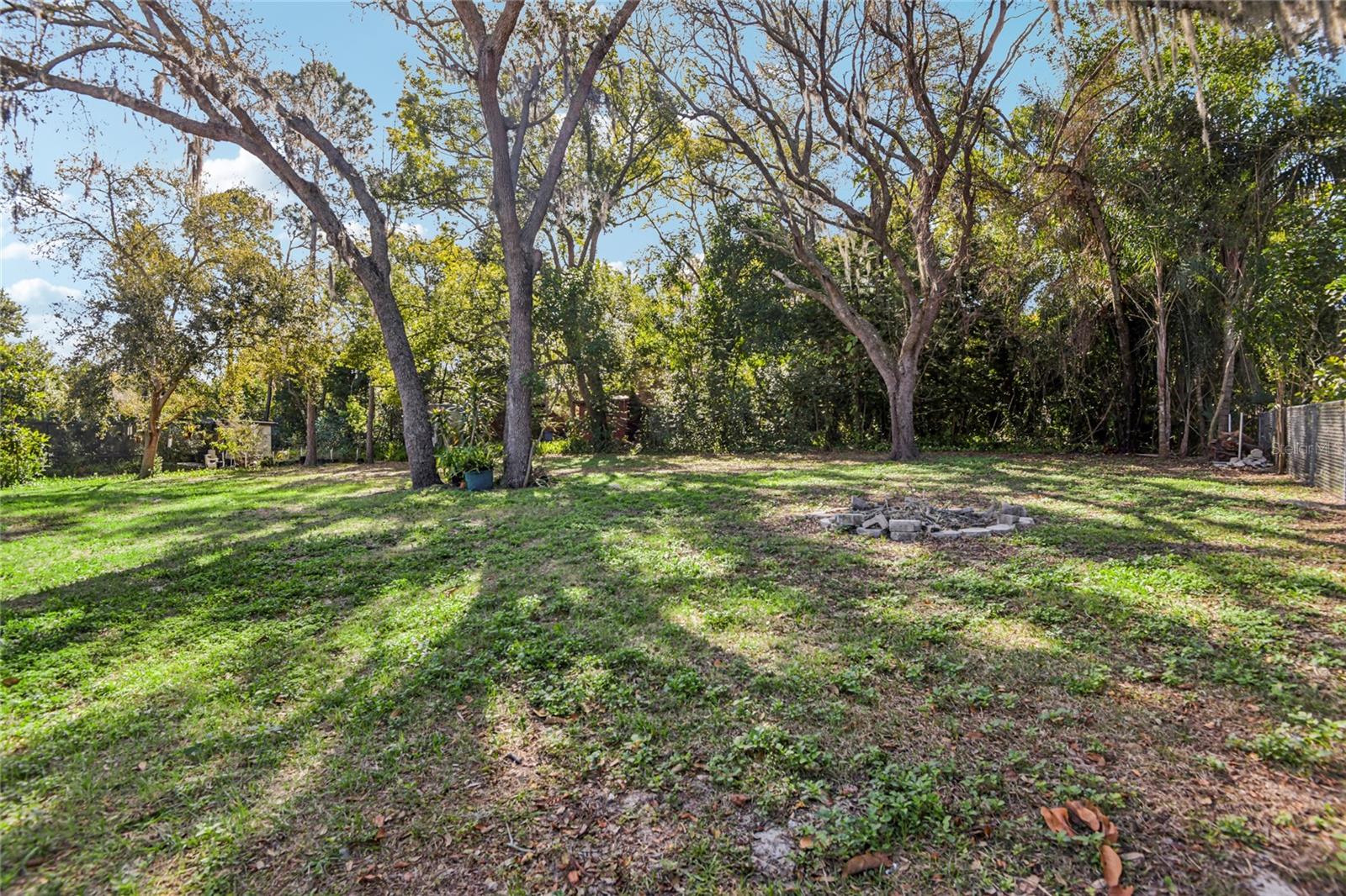 Listing photo id 38 for 804 Robin Avenue