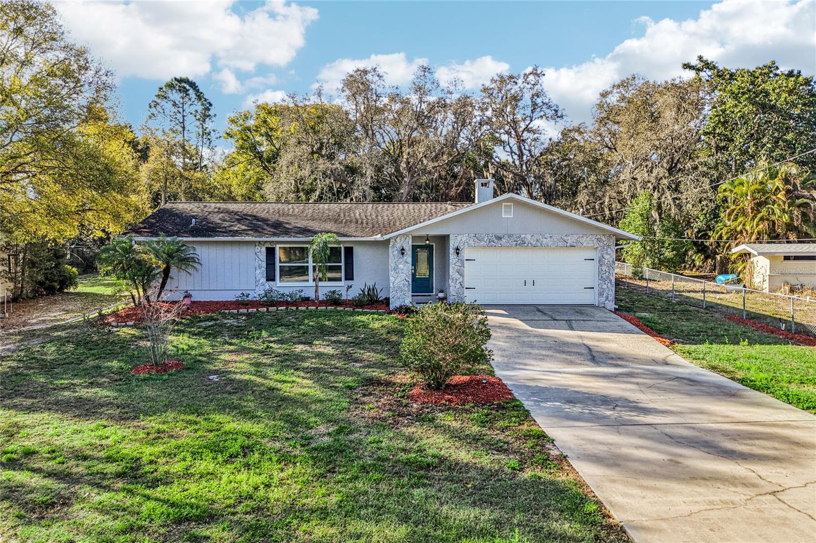 Listing photo id 41 for 804 Robin Avenue