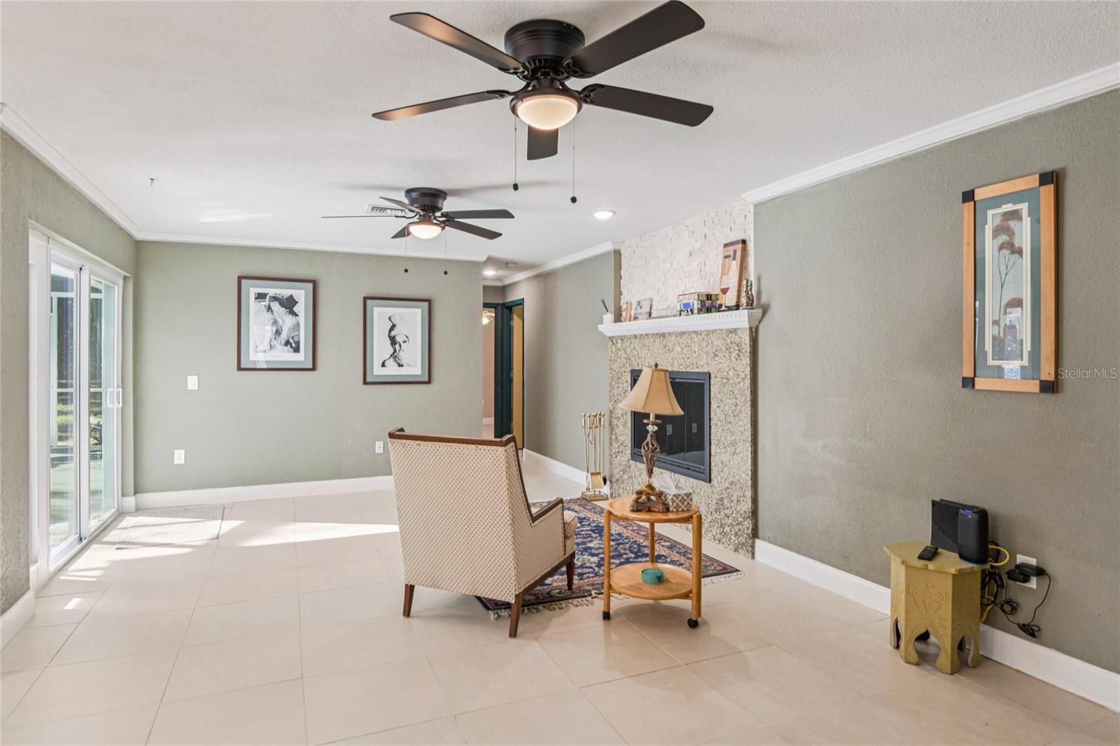 Listing photo id 4 for 804 Robin Avenue