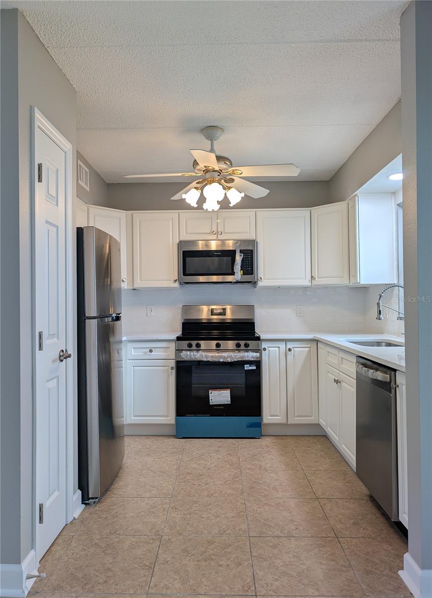 Image 28 of 42 For 6990 Place De La Paix  1a