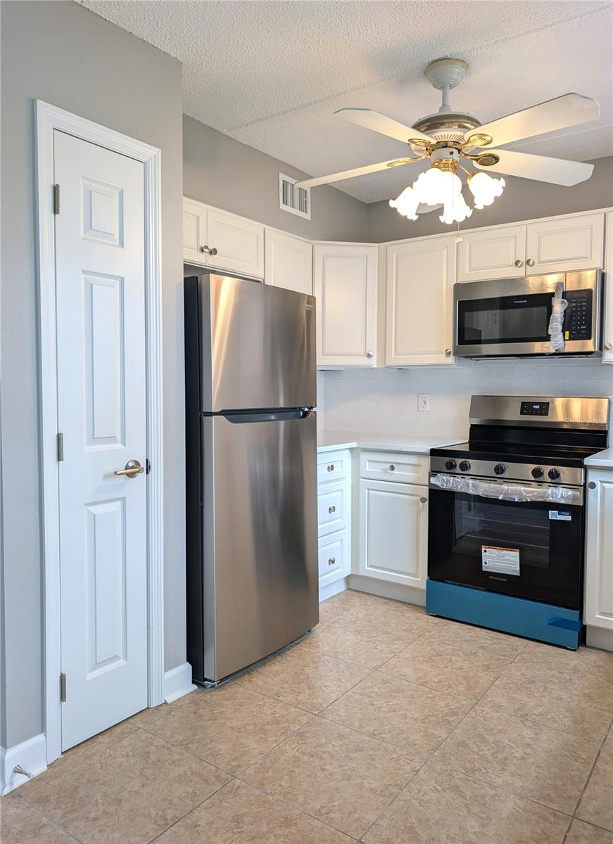 Image 29 of 42 For 6990 Place De La Paix  1a