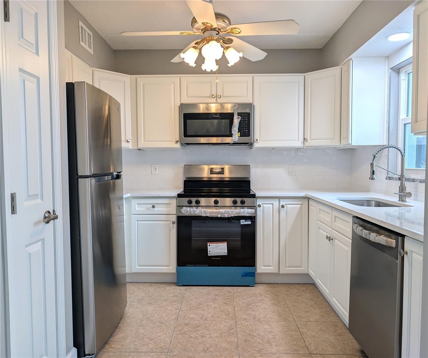 Image 30 of 42 For 6990 Place De La Paix  1a