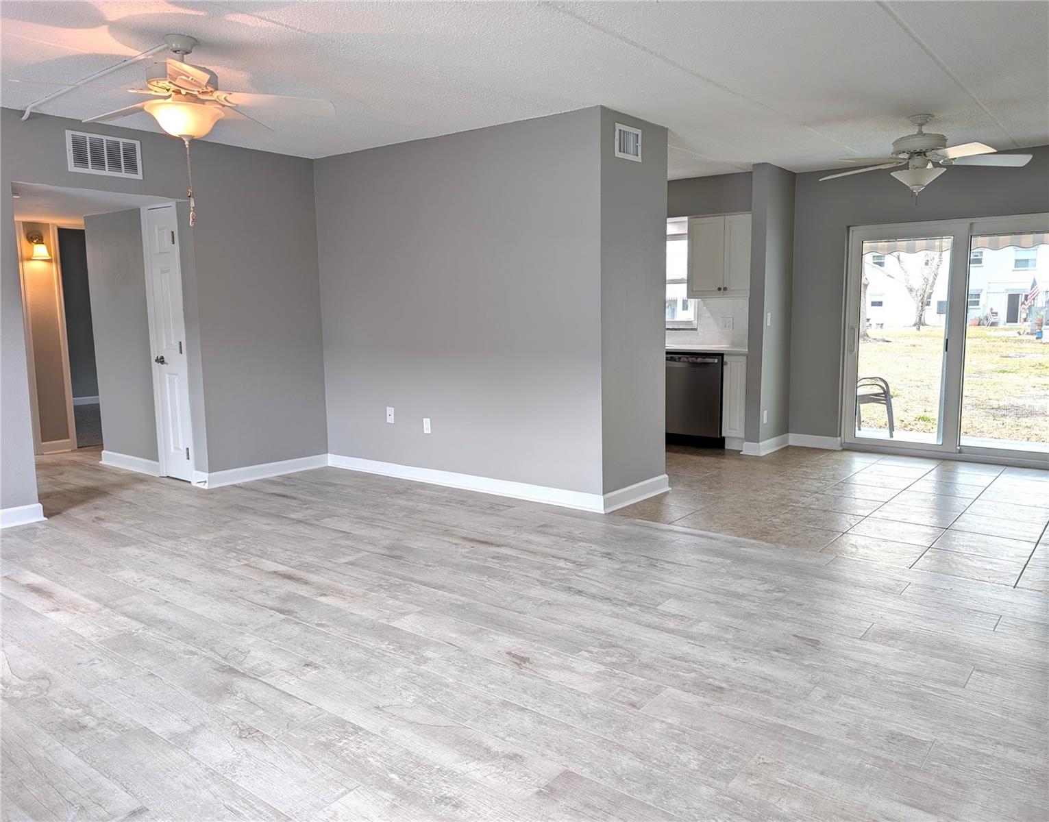 Image 4 of 42 For 6990 Place De La Paix  1a