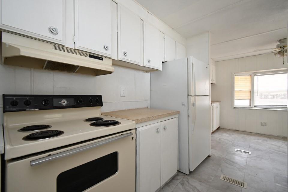 Image 10 of 24 For 34904 Fraser Street