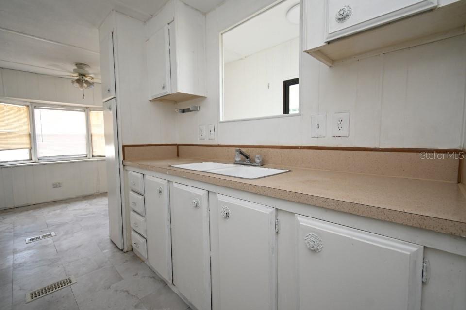 Image 11 of 24 For 34904 Fraser Street