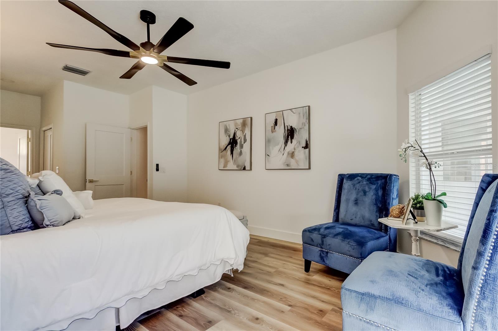 Image 36 of 60 For 11230 Bloomington Drive