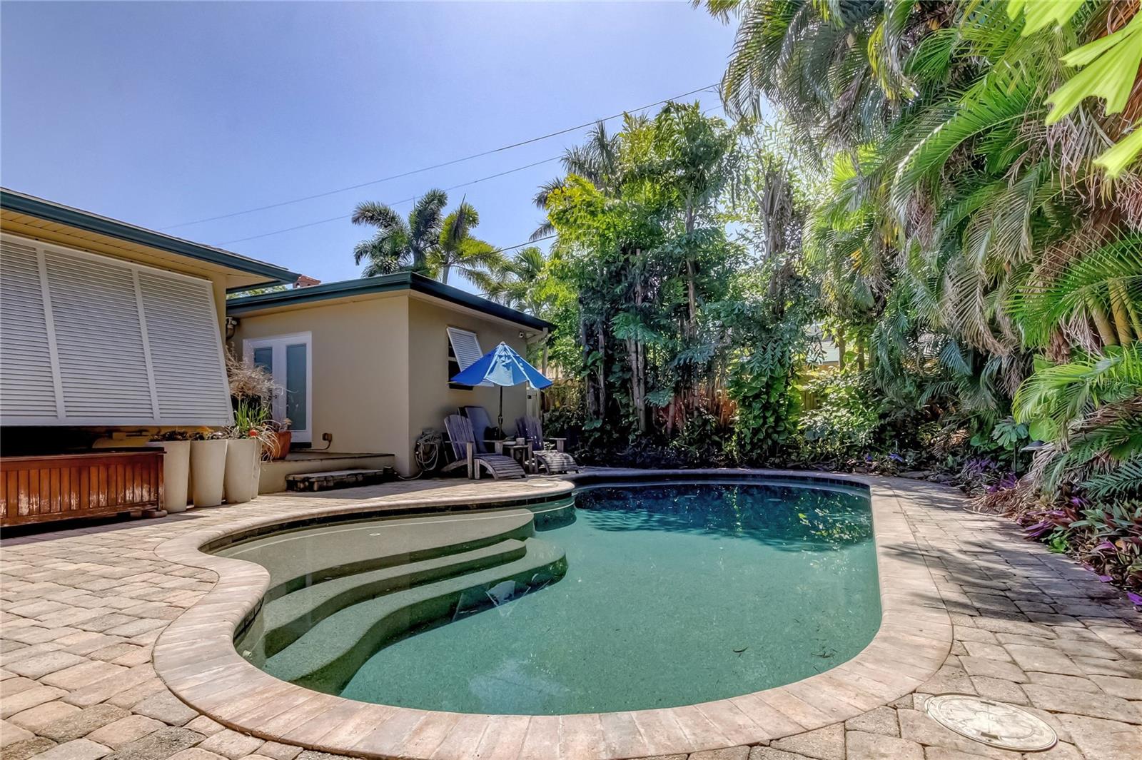 Listing photo id 10 for 218 Appian Way Ne