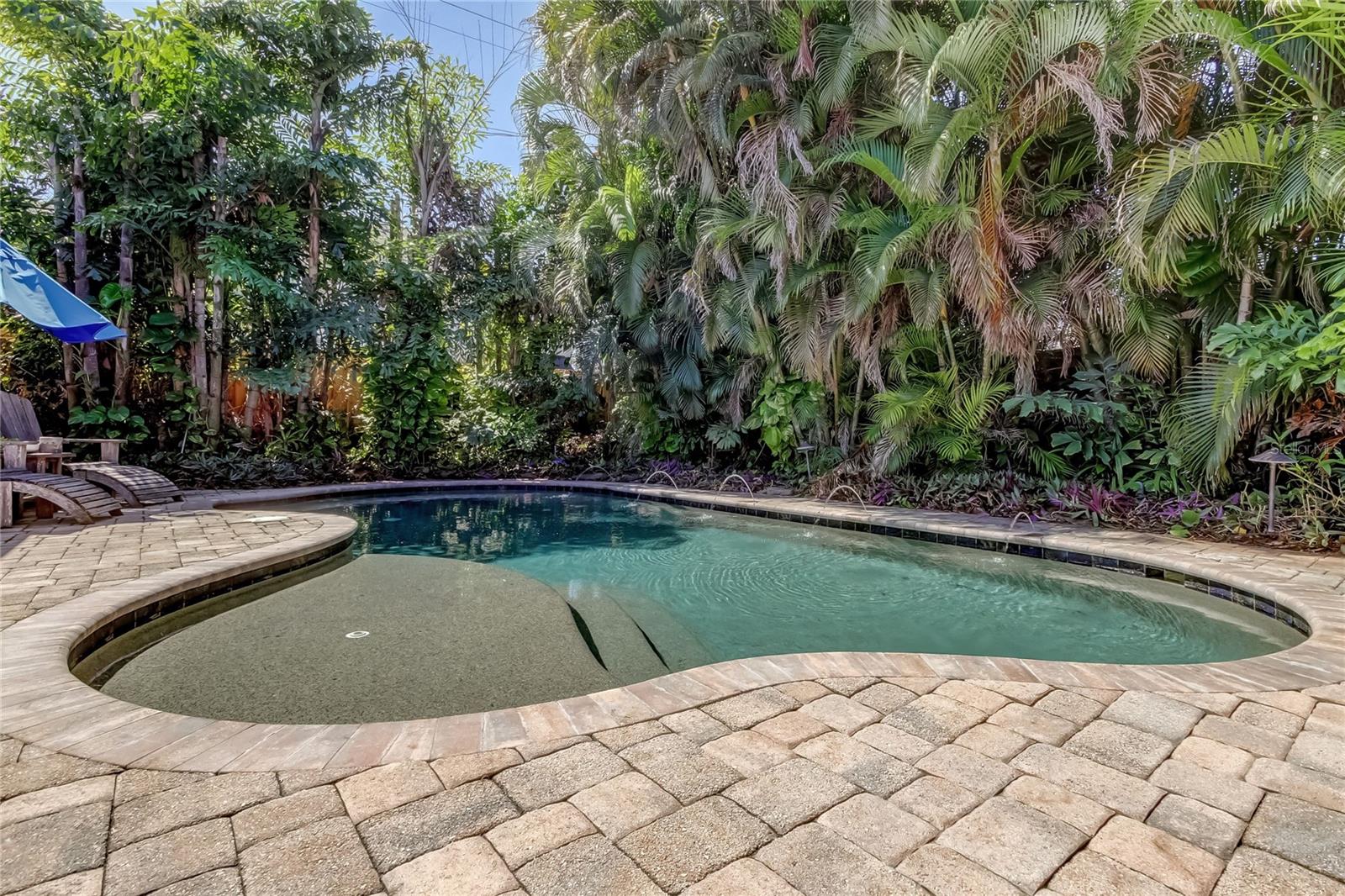 Listing photo id 11 for 218 Appian Way Ne