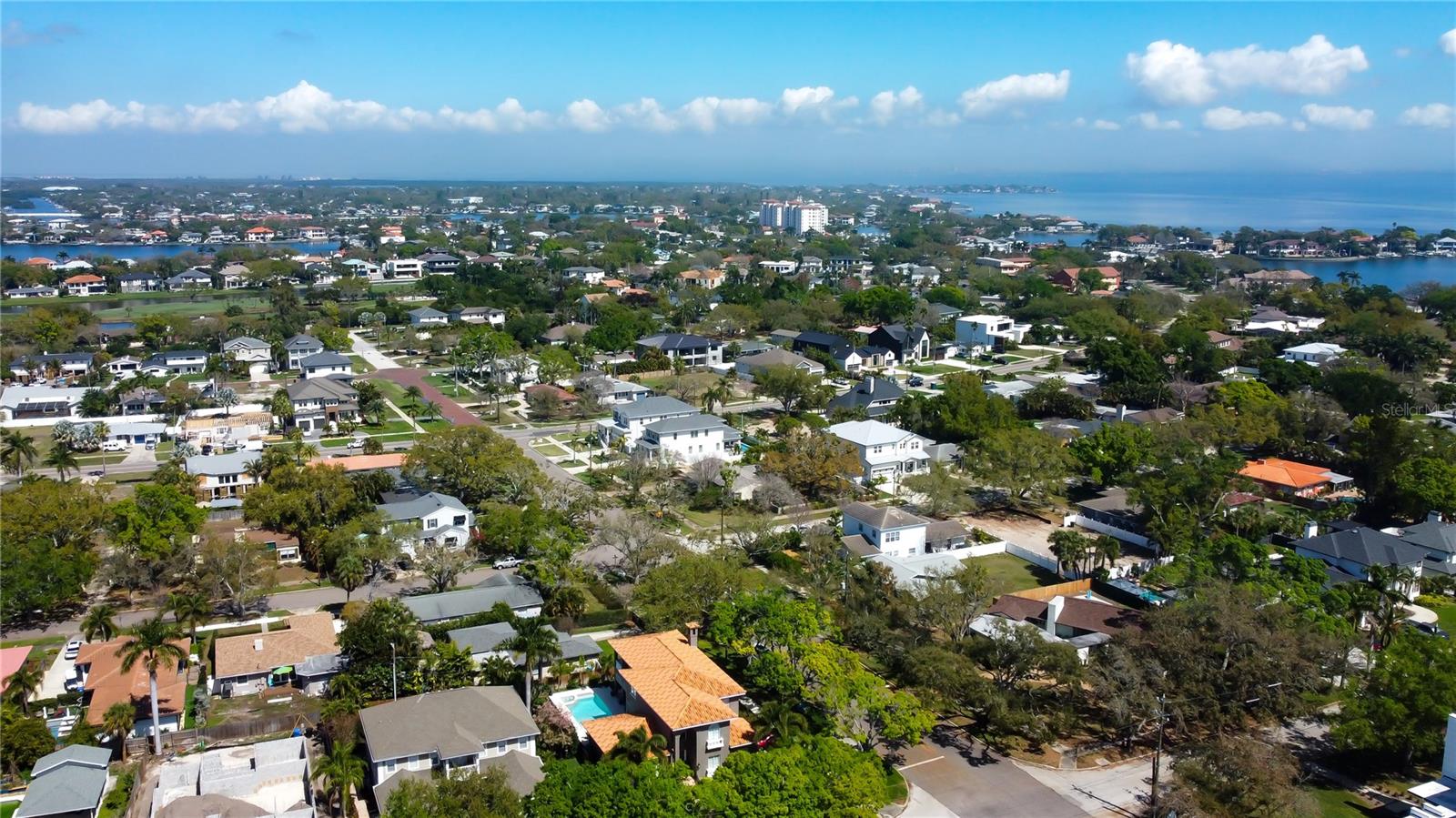 Listing photo id 13 for 218 Appian Way Ne