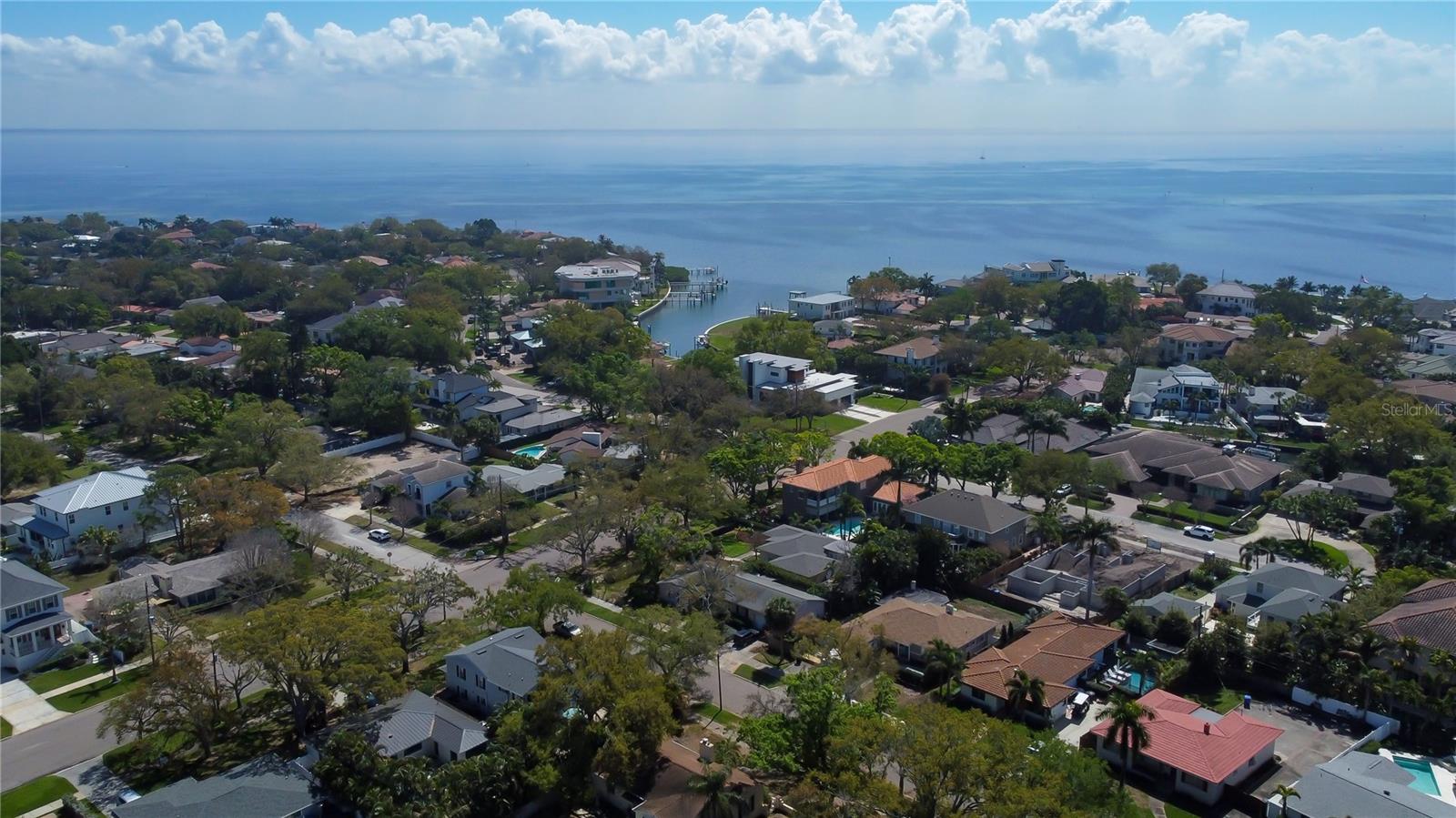 Listing photo id 14 for 218 Appian Way Ne