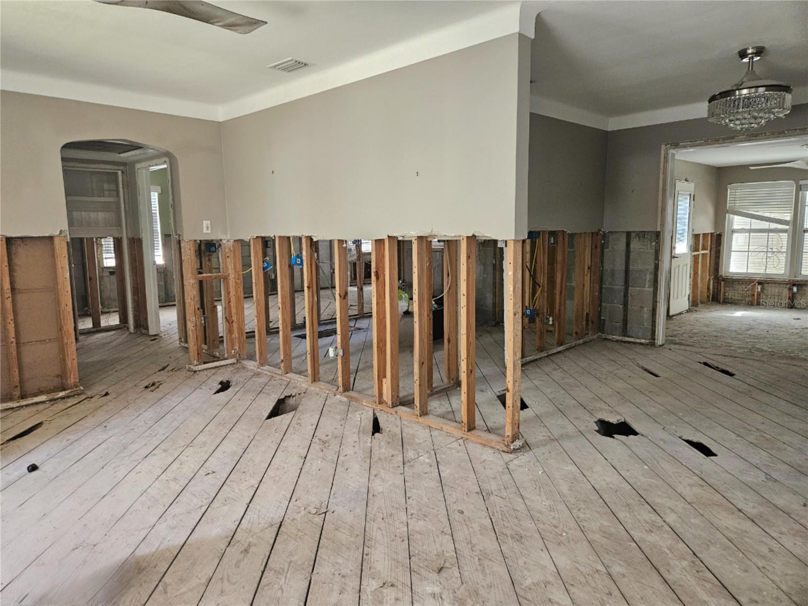 Listing photo id 3 for 218 Appian Way Ne