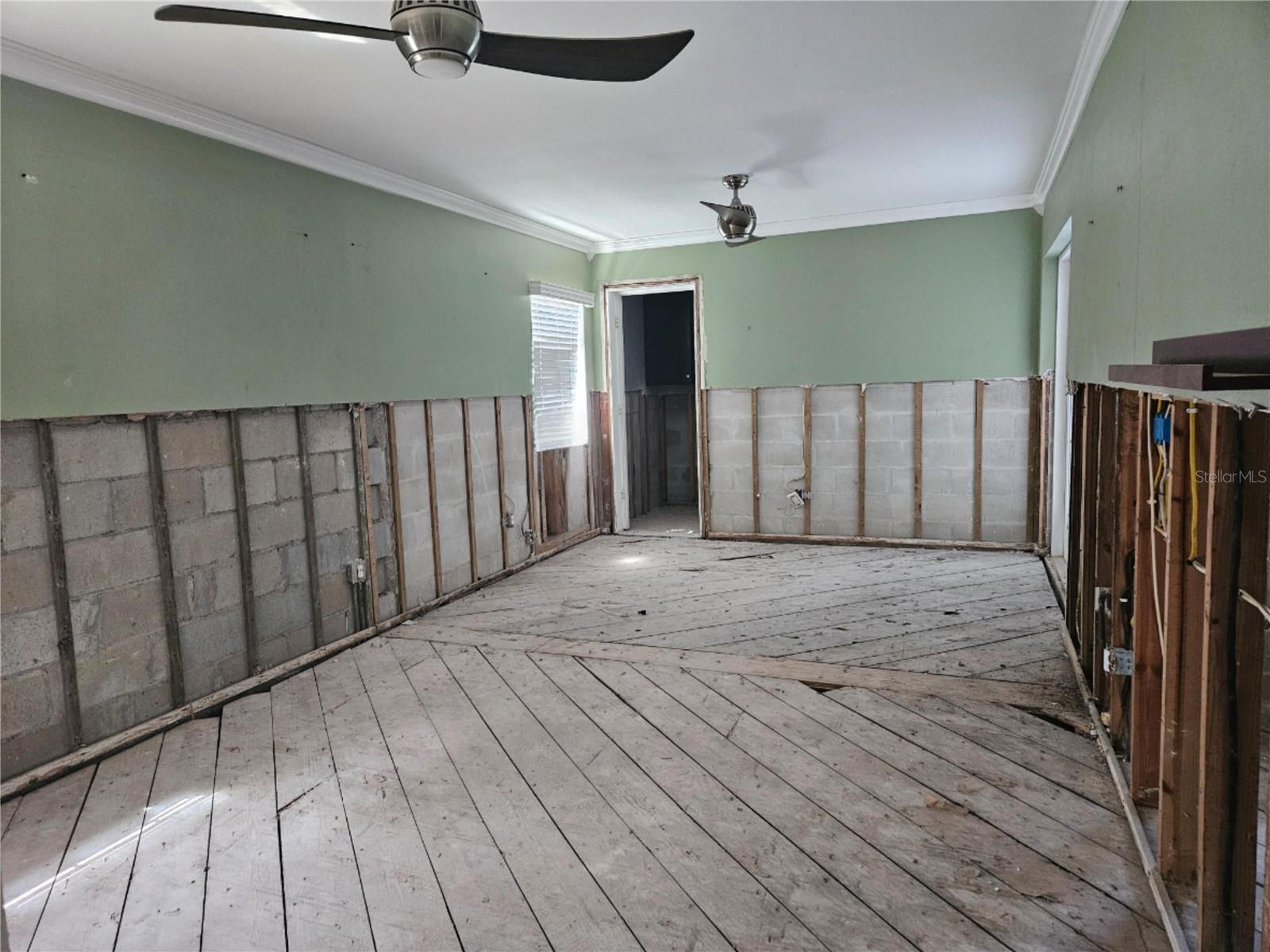 Listing photo id 6 for 218 Appian Way Ne