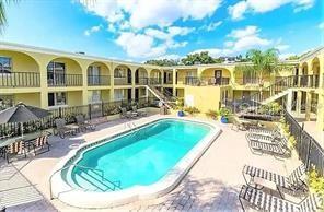 Image 11 of 13 For 3206 Azeele Street 230