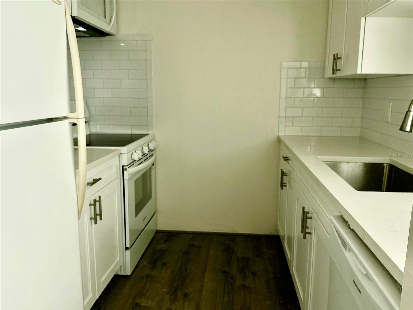 Image 4 of 13 For 3206 Azeele Street 230