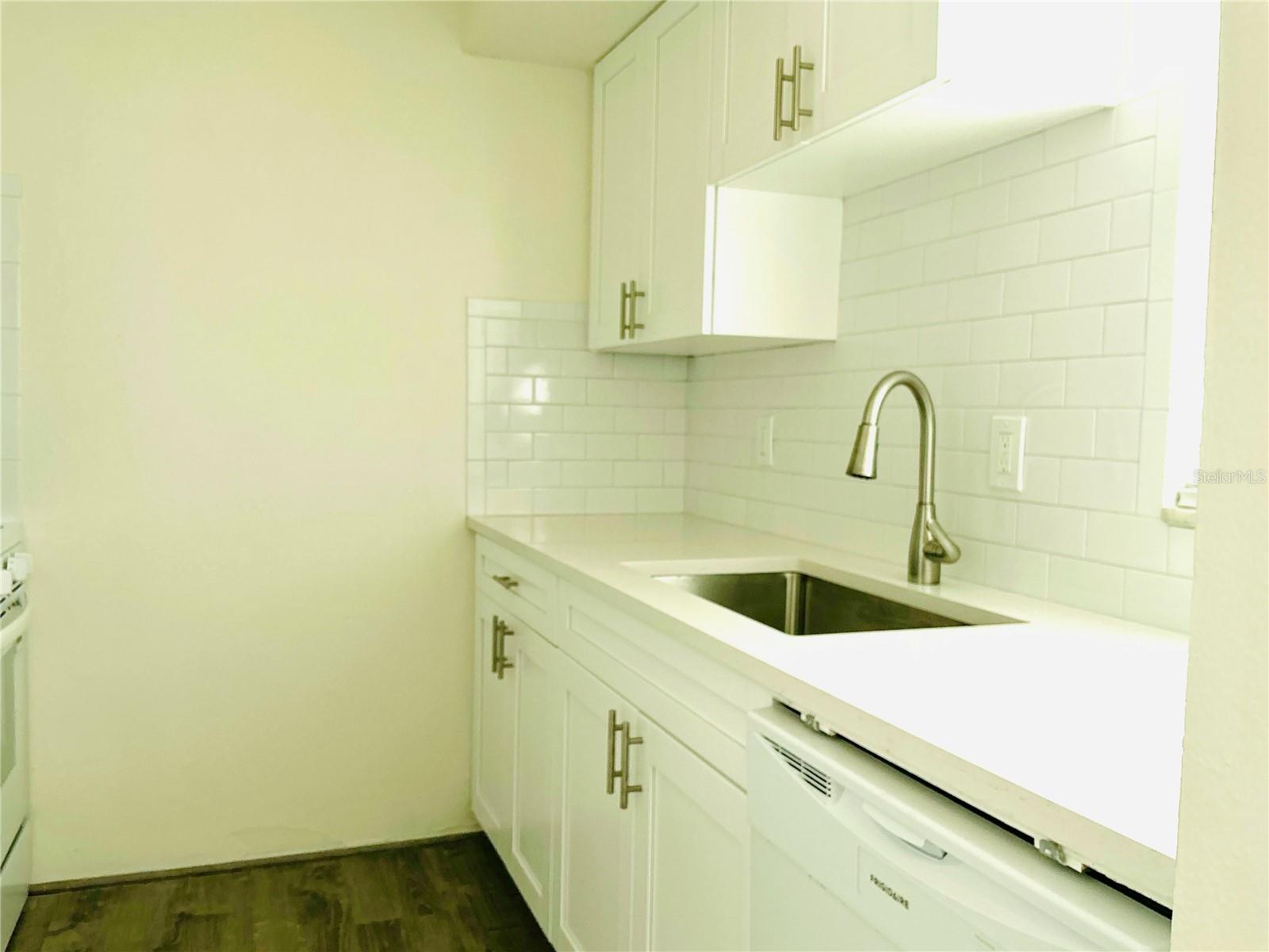 Image 5 of 13 For 3206 Azeele Street 230